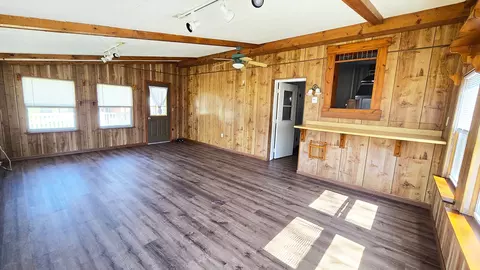 Living - 23 Park Ln, Centralia, IL 62801 photo 1 of 5