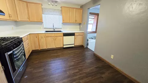 Kitchen - 23 Park Ln, Centralia, IL 62801 photo 3 of 4