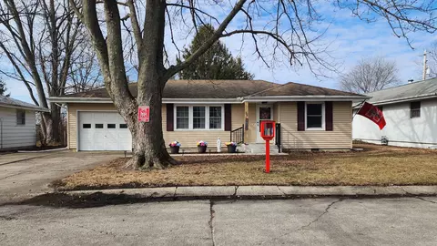 13 Elmwood Dr, Fisher, IL 61843