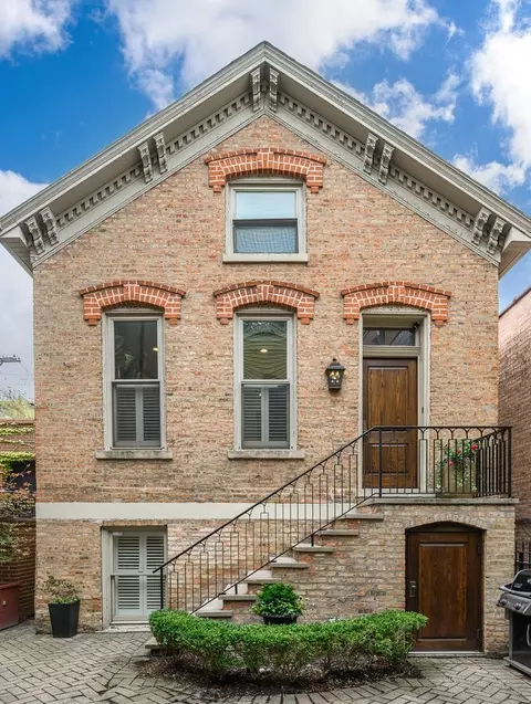 2216- N Ch N Magnolia Ave, Chicago, IL 60614