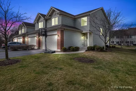 1260 W Lake Dr, Cary, IL 60013