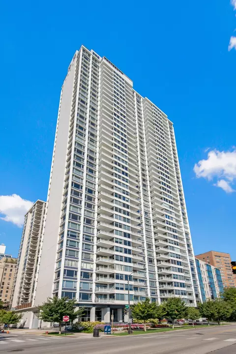 1300 N Lake Shore Dr #5A, Chicago, IL 60610