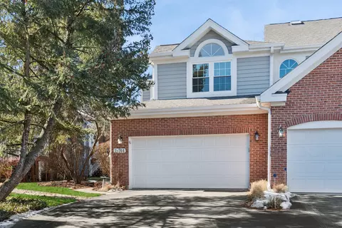 2 S744 Lakeside Dr, Glen Ellyn, IL 60137