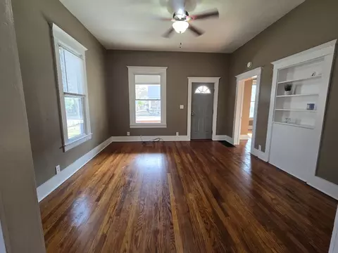 Living - 1912 Edith St, Murphysboro, IL 62966 photo 2 of 4