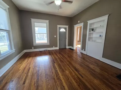 Living - 1912 Edith St, Murphysboro, IL 62966 photo 1 of 4