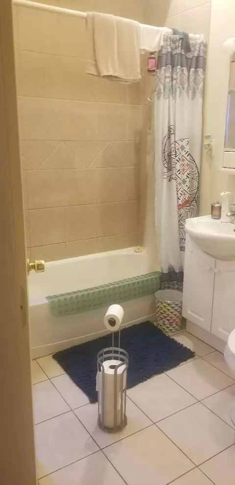 Bath - 2917 W Monroe St, Chicago, IL 60612 photo 1 of 1