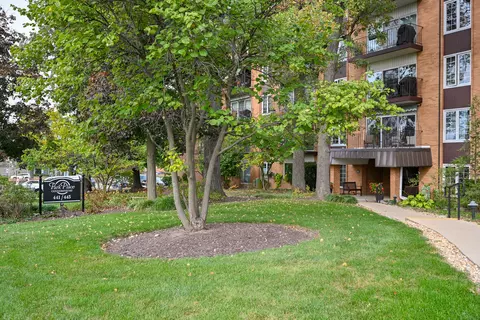 441 N Park Blvd #5K, Glen Ellyn, IL 60137