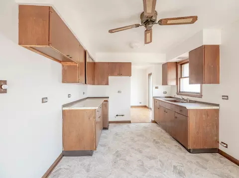 Kitchen - 7849 80th Pl, Bridgeview, IL 60455 photo 2 of 3