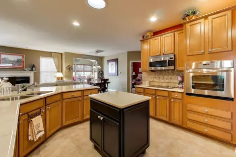 2313 Eisenhower Blvd, Mchenry, IL 60051 photo 13