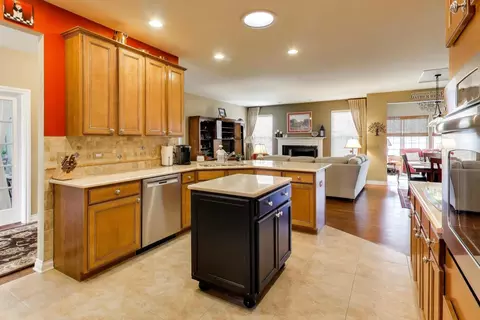 2313 Eisenhower Blvd, Mchenry, IL 60051 photo 12