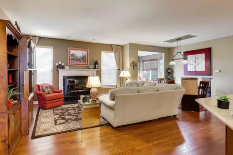2313 Eisenhower Blvd, Mchenry, IL 60051 photo 6
