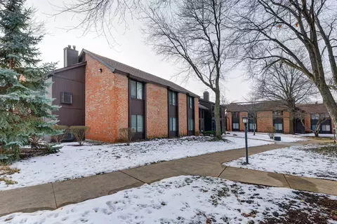 740 Saint Andrews Ln #38, Crystal Lake, IL 60014