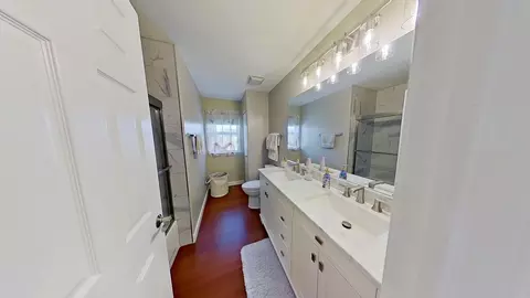 Bath - 32764 N Innetowne Rd, Lakemoor, IL 60051 photo 3 of 4