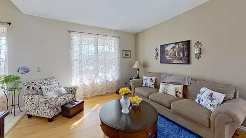 Living - 32764 N Innetowne Rd, Lakemoor, IL 60051 photo 1 of 2
