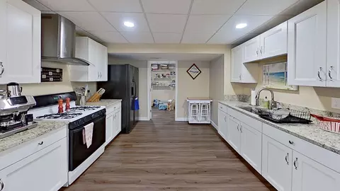 Kitchen - 32764 N Innetowne Rd, Lakemoor, IL 60051 photo 2 of 2