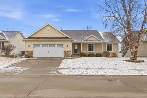 4514 Sapphire Ln, Bettendorf, IA 52722