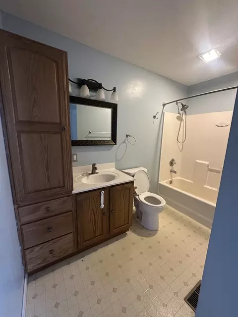 902 E Washington St, Le Roy, IL 61752 photo 16