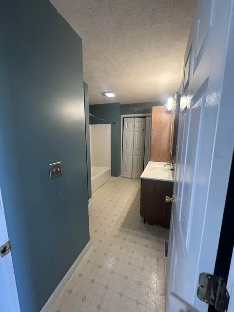 902 E Washington St, Le Roy, IL 61752 photo 9