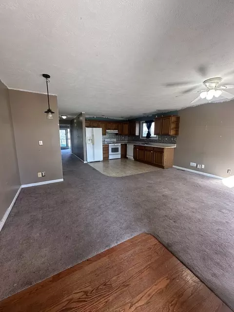 902 E Washington St, Le Roy, IL 61752 photo 5