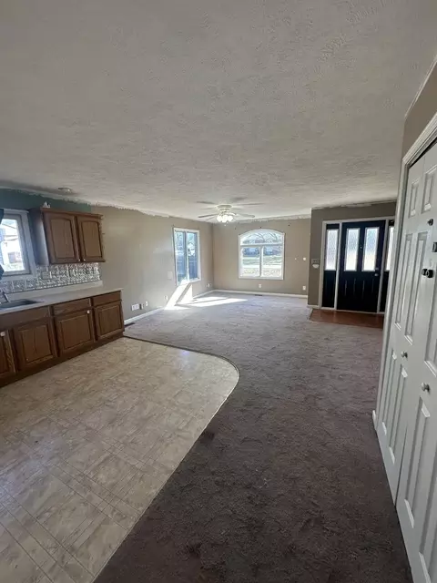 902 E Washington St, Le Roy, IL 61752 photo 3