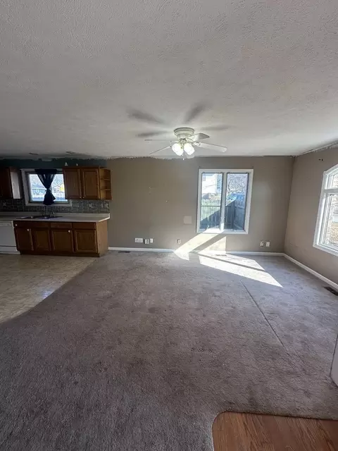 902 E Washington St, Le Roy, IL 61752 photo 4