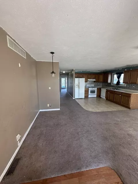 902 E Washington St, Le Roy, IL 61752 photo 7
