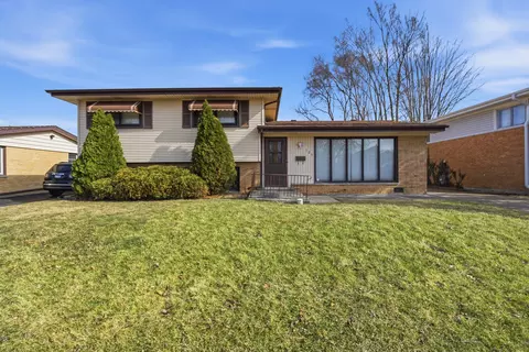 125 Mildred Ln, Chicago Heights, IL 60411