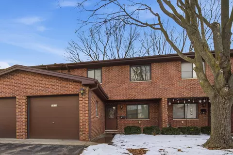 1175 Hunters Ln, Lake Zurich, IL 60047