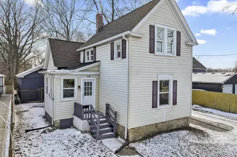 418 W Illinois Ave, Aurora, IL 60506