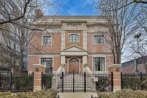 1718 W Wrightwood Ave, Chicago, IL 60614