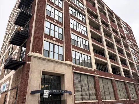 320 E 21st St #405, Chicago, IL 60616