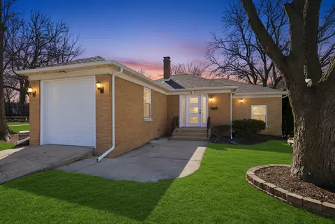 217 E 11th St, Lockport, IL 60441