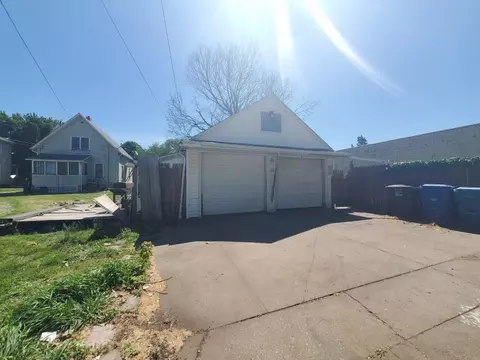 Exterior - 311 54th St, Moline, IL 61265 photo 4 of 5