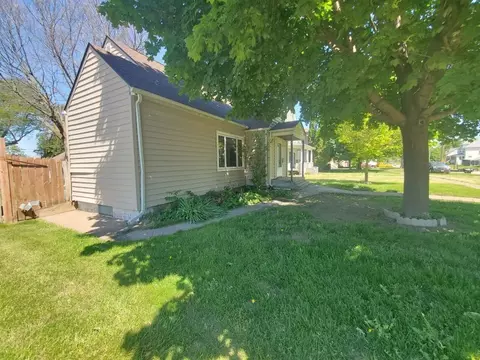 Exterior - 311 54th St, Moline, IL 61265 photo 2 of 5