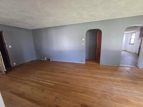 Living - 311 54th St, Moline, IL 61265 photo 1 of 2