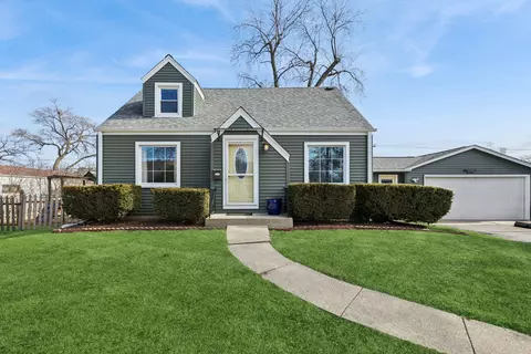 373 Woodbridge St, Des Plaines, IL 60016
