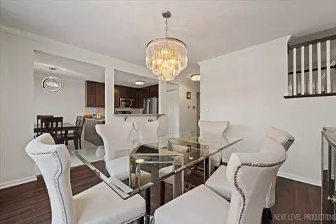 Dining - 292 Shadowbend Dr #292, Wheeling, IL 60090 photo 2 of 4