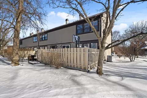 Exterior - 292 Shadowbend Dr #292, Wheeling, IL 60090 photo 4 of 4