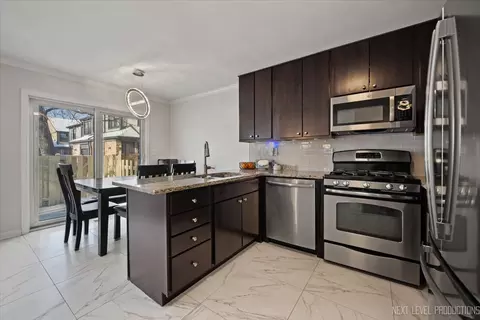 Kitchen - 292 Shadowbend Dr #292, Wheeling, IL 60090 photo 1 of 2
