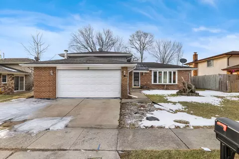 3 Rich Ct, Park Forest, IL 60466