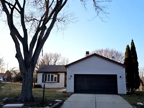 145 Abbeywood Cir, Streamwood, IL 60107