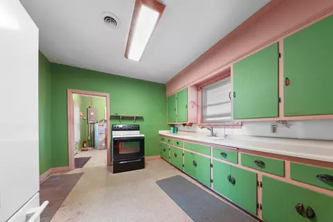Kitchen - 2810 Oxbow Rd, Morris, IL 60450 photo 2 of 2