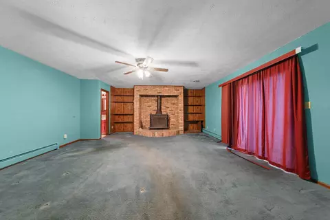 Living - 2810 Oxbow Rd, Morris, IL 60450 photo 2 of 2