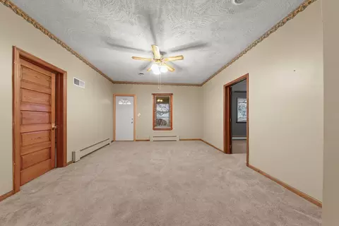 Living - 2810 Oxbow Rd, Morris, IL 60450 photo 1 of 2