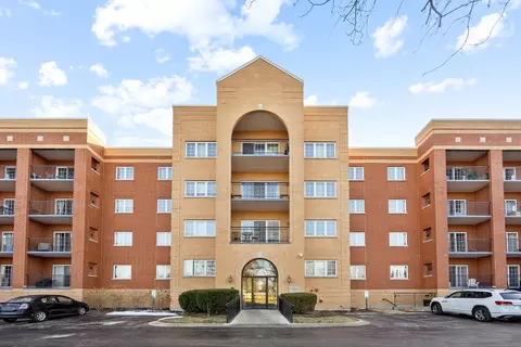 59 S Hale St #108, Palatine, IL 60067