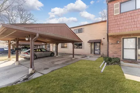 404 Arrow Trl, Wheeling, IL 60090