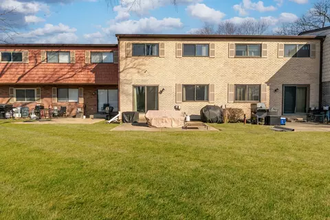 Exterior - 404 Arrow Trl, Wheeling, IL 60090 photo 1 of 1