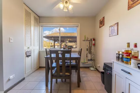 Dining - 404 Arrow Trl, Wheeling, IL 60090 photo 2 of 2