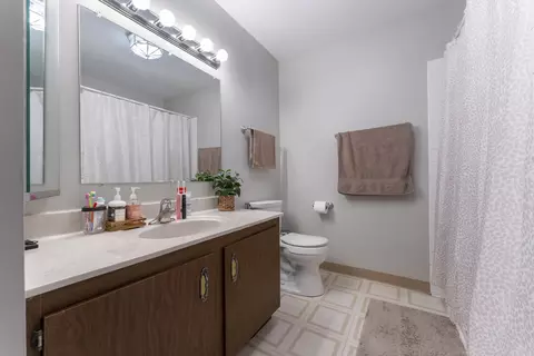 Bath - 404 Arrow Trl, Wheeling, IL 60090 photo 2 of 2