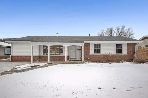 210 Brookhaven Dr, Elk Grove Village, IL 60007